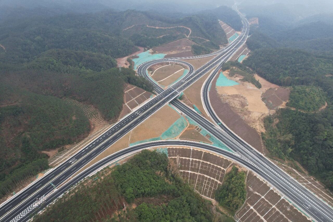广西苍容高速公路六标段